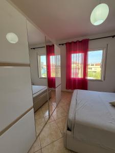 Comfy Beachside Flat - Balcony - 5 Guests - Durrës