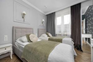 Przestronny Apartament z 5 Sypialniami oraz Sauną Kielce pl Wolności 9 by Heyrent