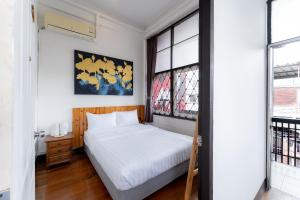 Ashi Poshtel