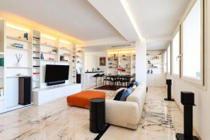 Peaceful Penthouse with Garage by NDP rent