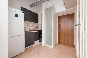 Plac Zbawiciela Charming Studio by BookingHost