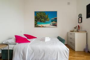 Plac Zbawiciela Charming Studio by BookingHost