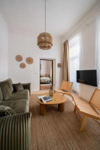 Japandi Design Apartment I Right on the Colonnade