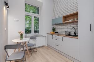 Parkside Apartments - Basic Standard - Old Town Guesthouse - by Upstairs