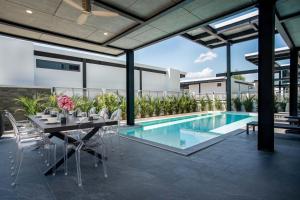Sunset Garden 7 Upscale Private Villa with Oxygen Pool Nai Harn Area