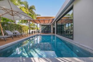 Baan Bua Villas At Naiharn By Tropiclook