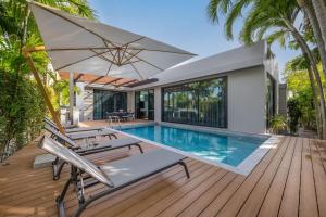 Baan Bua Villas At Naiharn By Tropiclook