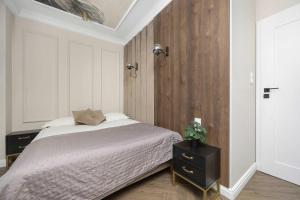 Nowoczesny Apartament z Wanną z Hydromasażem Kielce Żelazna 43 by Heyrent