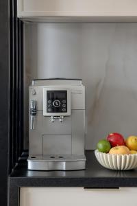 Nowoczesny Apartament z Wanną z Hydromasażem Kielce Żelazna 43 by Heyrent