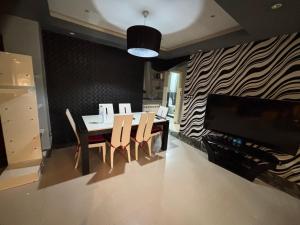 Apparemment F3 Équipée Blvd des lions
