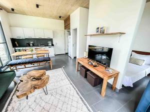 Your getaway in nature! Private garden & pool view