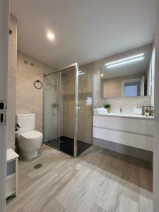 Riviera del Sol Seafront Apartment with Sea View, Terrace, Pool
