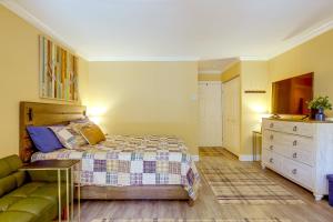 Lake Lure Mtn Getaway w Private Balcony