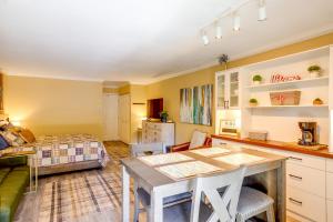 Lake Lure Mtn Getaway w Private Balcony