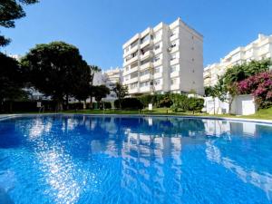 Seaview Retreat Apartment with Pool 2
