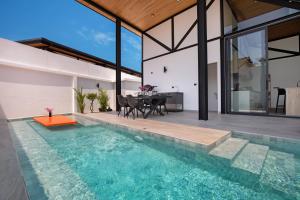 New Stylish Pool Villa with 19m Oxygen Pool Sunset Garden 10