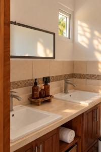 Family apartment by the canal, 2 pools