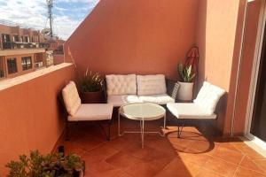 Sunny terrace & comfy beds in Marrakech