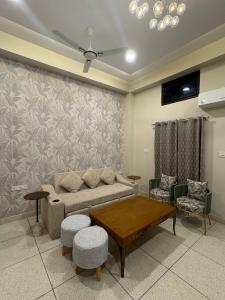 B-16 Stays Boutique Stay with Kitchen Central Jodhpur