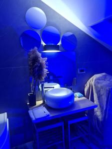 LA SUITE DEL DOGE - Suite con Bagno privato, Vasca, Caminetto estetico, Ingresso Indipendente, Angolo Fitness e Cromoterapia
