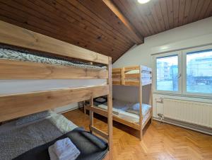 Spacious Condo w Terrace & Piano