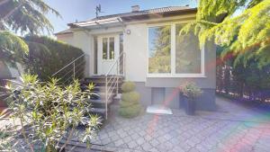 Lichard House-Garden-Terrace-Grill