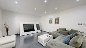 Lichard House-Garden-Terrace-Grill