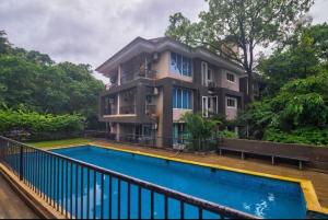 Lavish 2BHK Apartment Common Pool Sit-Out