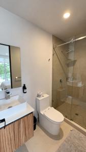 KI Condo E202 - 3 Habitaciones en el Corazón de la Bahía - Alberca, Billar