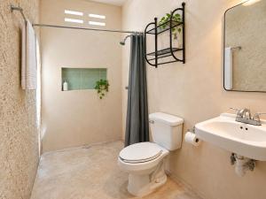 Casa Maya Villa with Private Pool Bar and Parking Merida