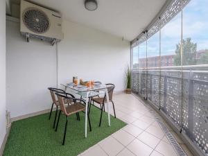 Cozy Apartment with Private Parking