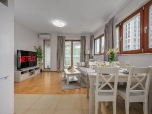 Cozy Apartment with Private Parking