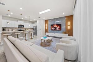 Beautifully 5-Bedroom Villa w Pool Near Disney