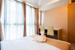 Modern Minimalist Uptown Parksuites 1BR