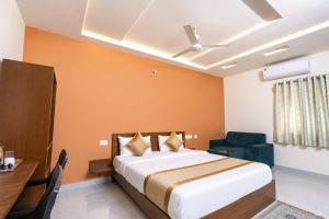 Hotel Gold Near Hitech City & Shilparamam Madhapur 100ft road