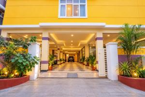 Hotel Gold Near Hitech City & Shilparamam Madhapur 100ft road