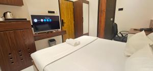 Chippy Residency Hotel ECR