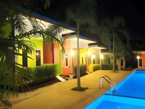 At night Airport Resort