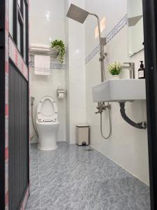 Khách Sạn CẨM HỒNG 锦宏宾馆