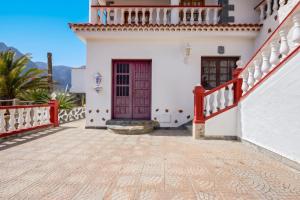 Modern Apartment in Buenavista del Norte with a Shared Pool