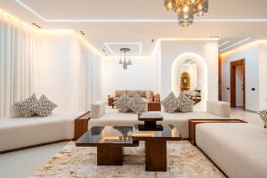 Luxury Marrakech Villa, Heated Pool and Garden