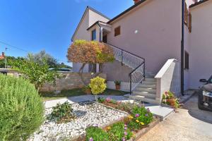 Apartments near Beach Fazana-Fazana (Region) 44732