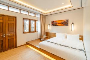 Fuhao Banrakthai บ้านรักไทย