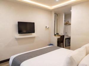 Ponburi Hotel
