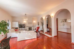 Villa Antisin with Heated Pool