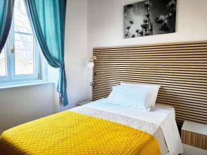 Bed and Chic art rooms