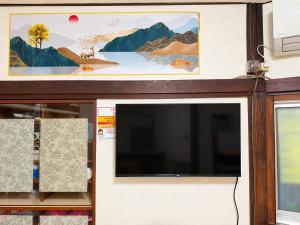 8 minutes walk from Higashimukojima , single-family house 70 square meters, 4 bedrooms and 1 living room, 3 minutes by train from Tokyo Skytree, 7 minutes by train from Asakusa
