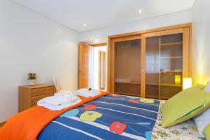 Comfortable House in Moledo with Sea View and Parking