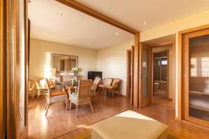 Comfortable House in Moledo with Sea View and Parking