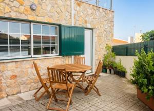 Cosy House in Nazaré with Fireplace